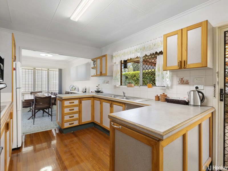 2 Cresthaven Drive, Mansfield QLD 4122