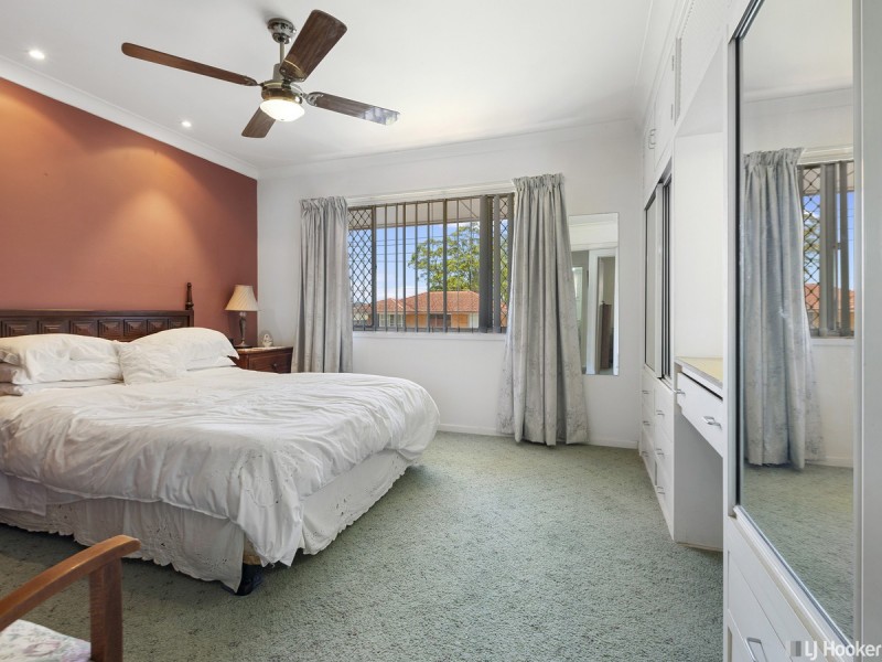 2 Cresthaven Drive, Mansfield QLD 4122