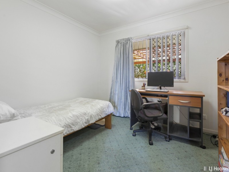 2 Cresthaven Drive, Mansfield QLD 4122