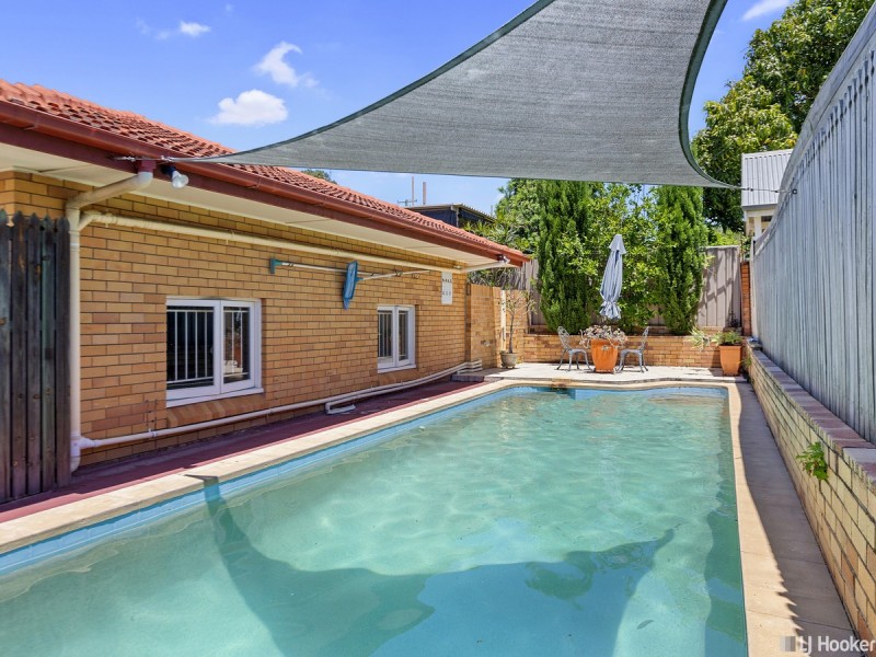 2 Cresthaven Drive, Mansfield QLD 4122