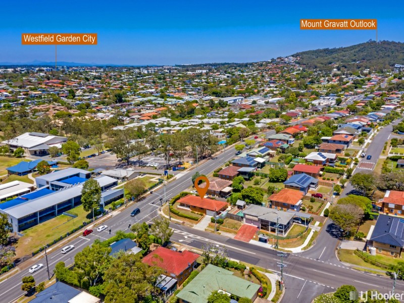 2 Cresthaven Drive, Mansfield QLD 4122