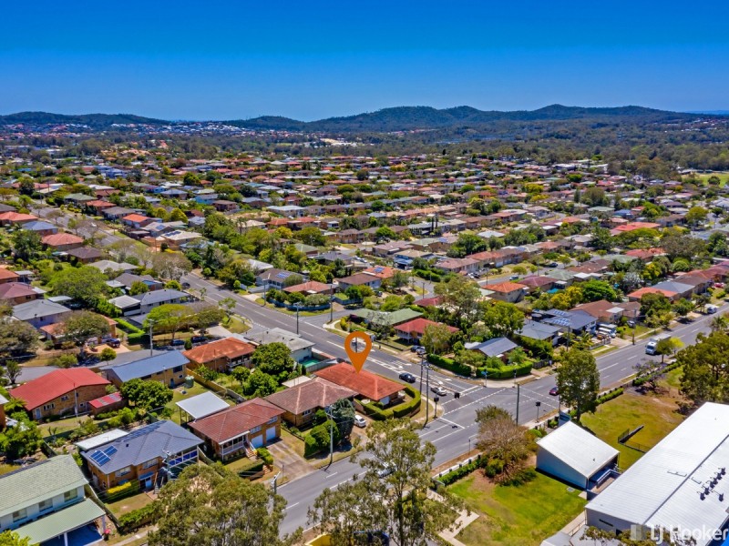 2 Cresthaven Drive, Mansfield QLD 4122