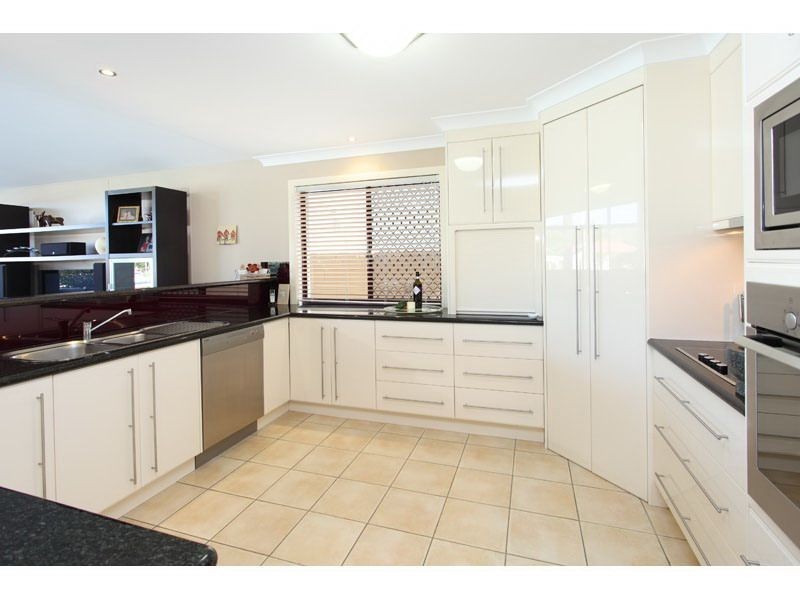 36 Cayman Crescent, Raby Bay QLD 4163