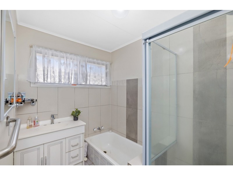 10 Clare Avenue, Wynnum West QLD 4178