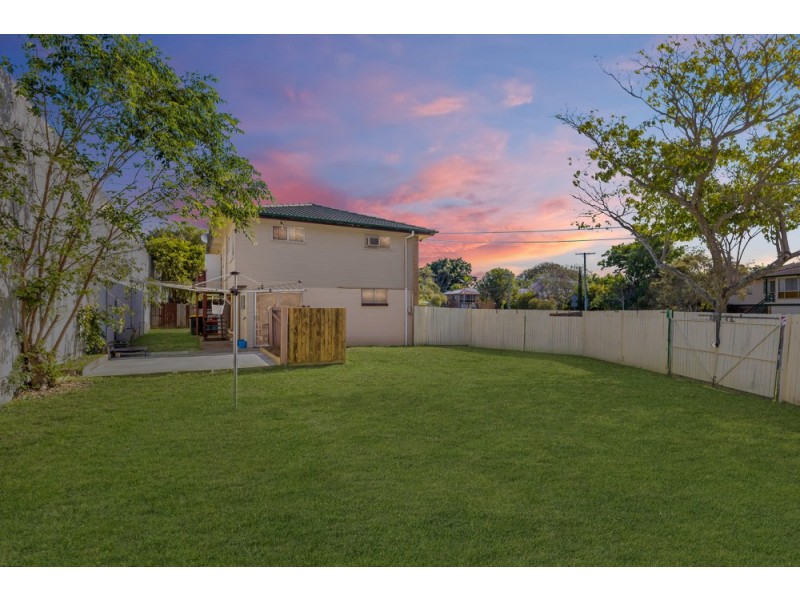 10 Clare Avenue, Wynnum West QLD 4178