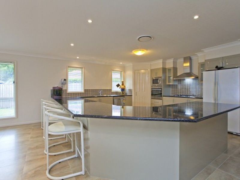 10 Ebony Crescent, Redland Bay QLD 4165