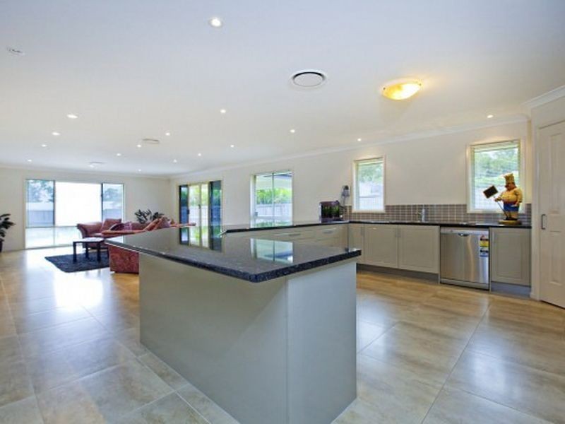 10 Ebony Crescent, Redland Bay QLD 4165