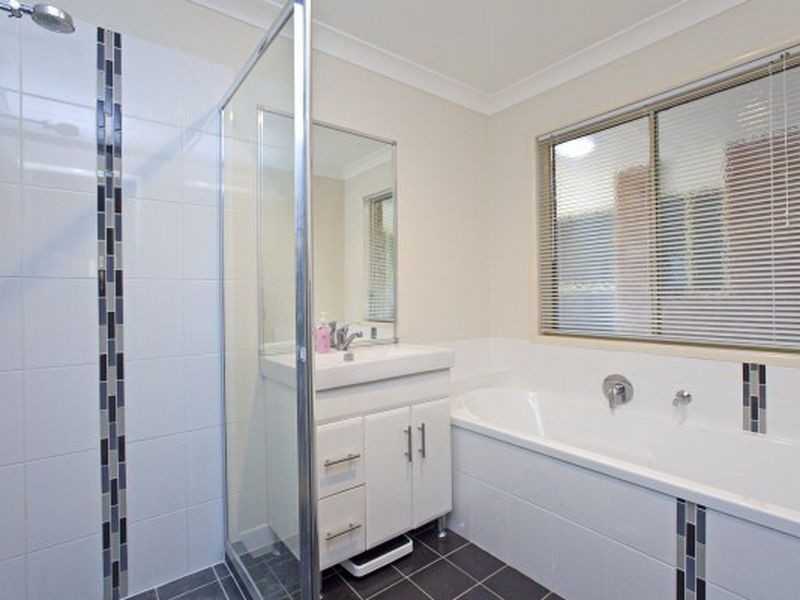 10 Ebony Crescent, Redland Bay QLD 4165
