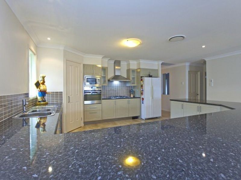10 Ebony Crescent, Redland Bay QLD 4165