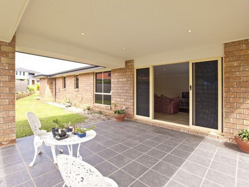10 Ebony Crescent, Redland Bay QLD 4165