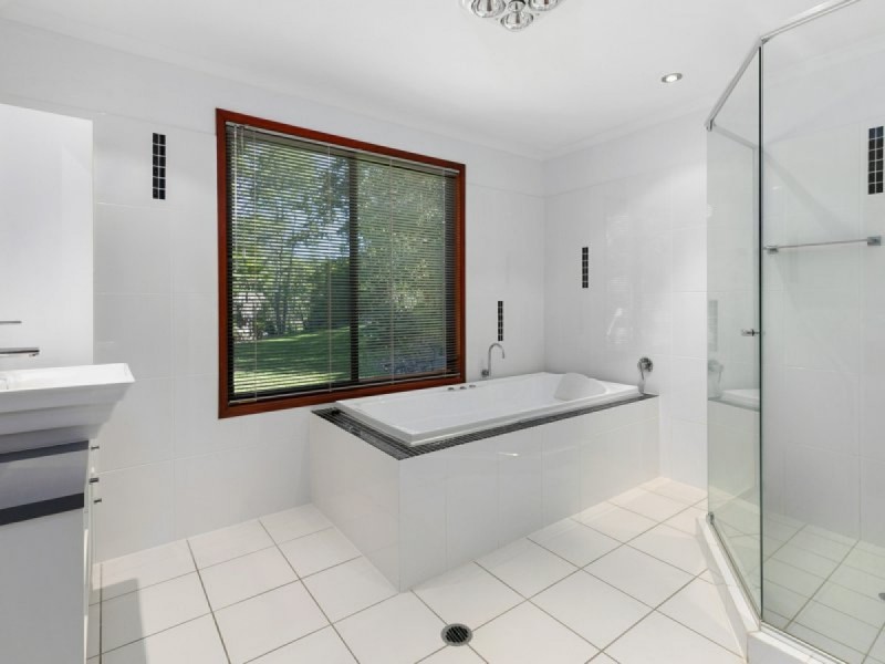 126 – 130 Ziegenfusz Road, Thornlands QLD 4164