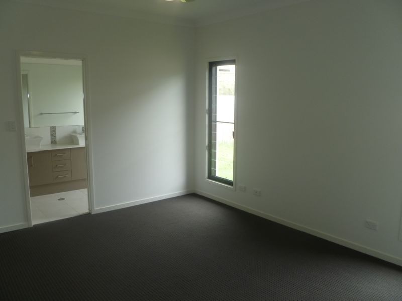 18 Valencia Springs Drive, Redland Bay QLD 4165