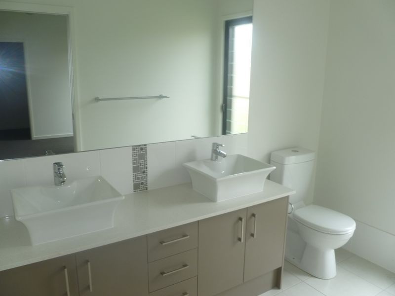 18 Valencia Springs Drive, Redland Bay QLD 4165