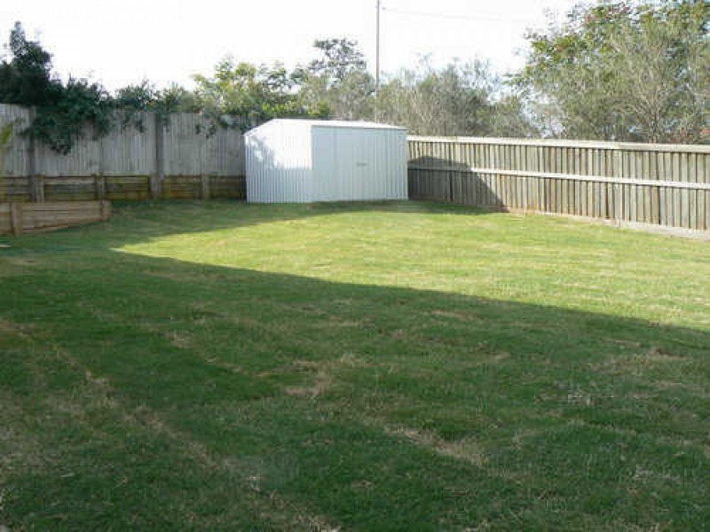 11 Lindeman Place, Redland Bay QLD 4165