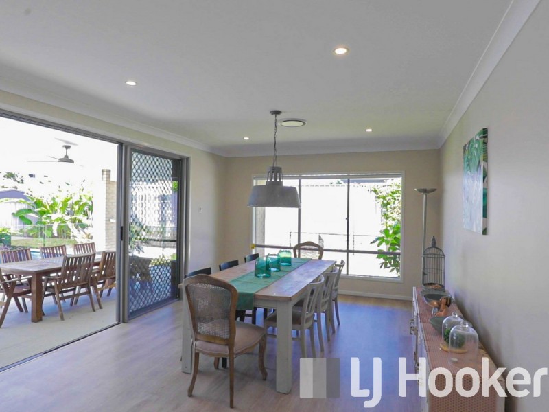 4 Vanstone Way, Redland Bay QLD 4165