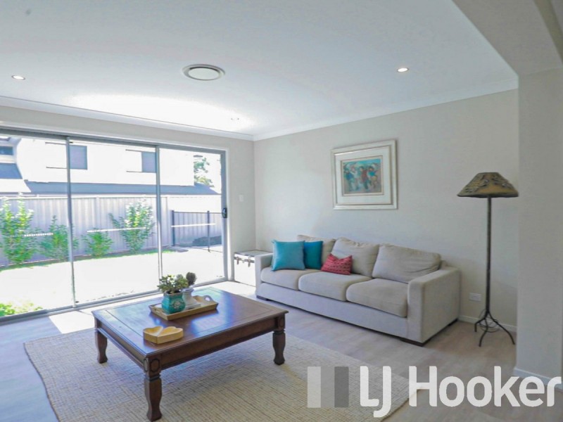 4 Vanstone Way, Redland Bay QLD 4165