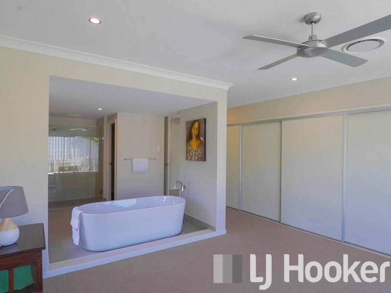 4 Vanstone Way, Redland Bay QLD 4165