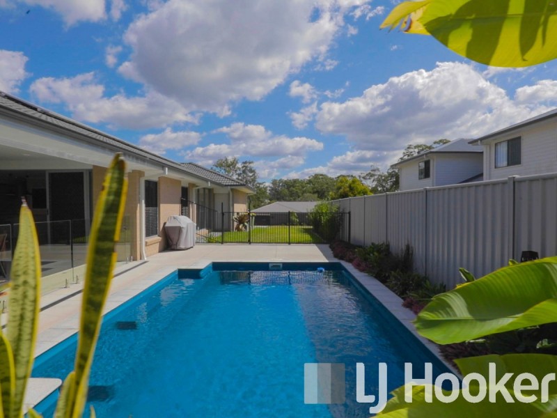 4 Vanstone Way, Redland Bay QLD 4165