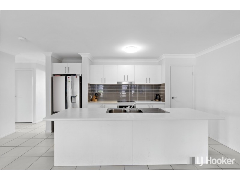 101 Bankswood Drive, Redland Bay QLD 4165