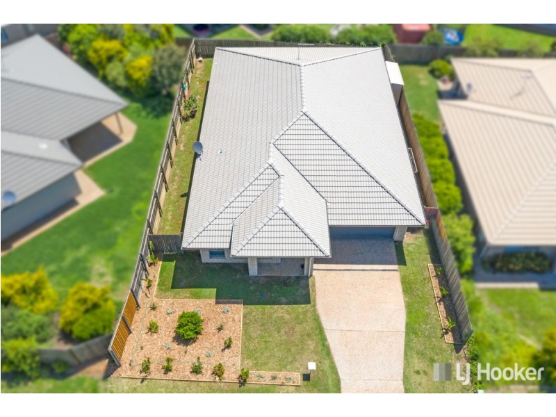 101 Bankswood Drive, Redland Bay QLD 4165