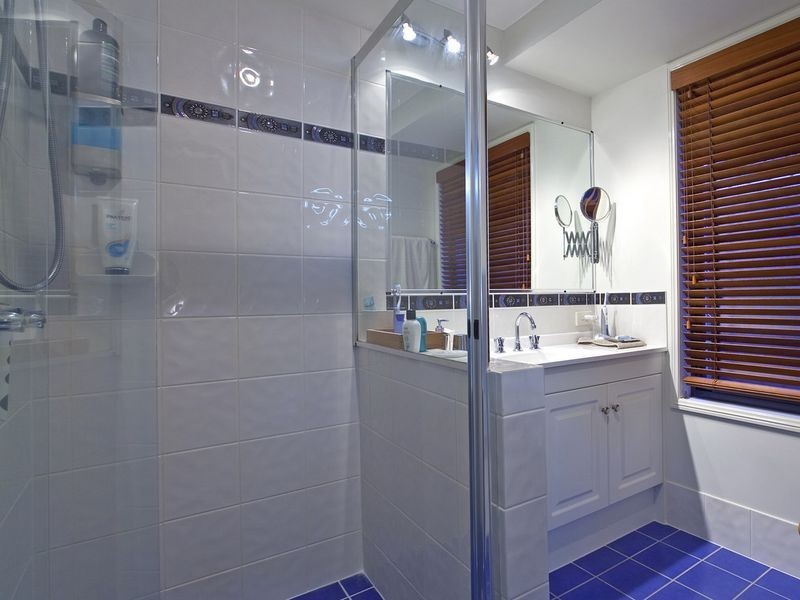 18 Trafalgar Vale Avenue, Wellington Point QLD 4160