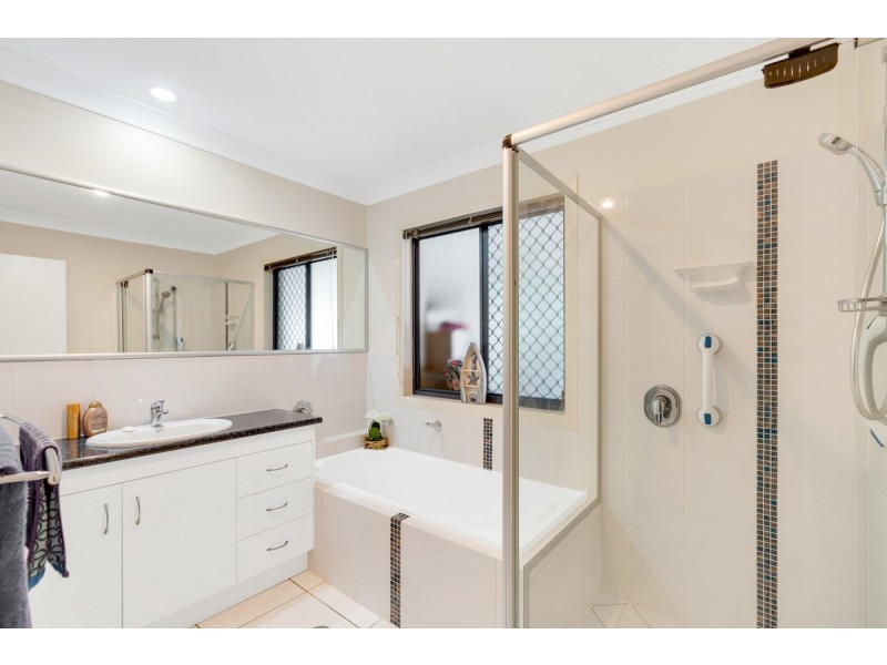 7 Poynter Street, Redland Bay QLD 4165