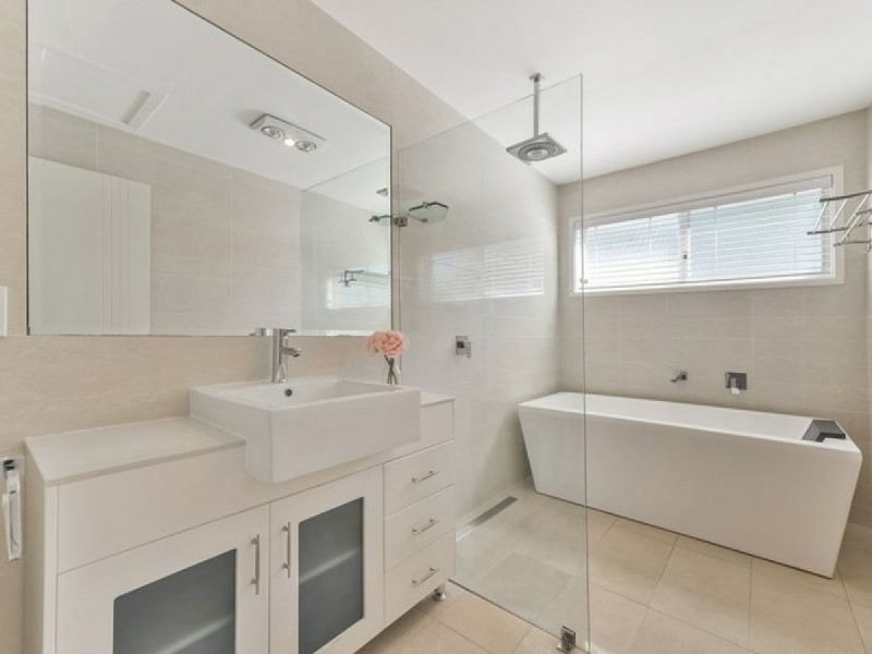 35 Bates Drive, Birkdale QLD 4159