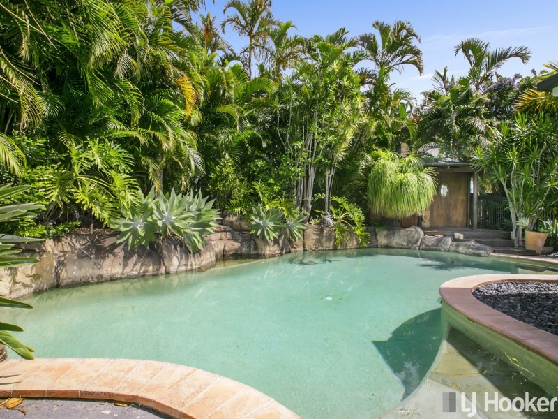 4 Cliftonville Place, Redland Bay QLD 4165