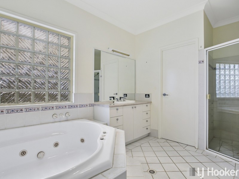 4 Cliftonville Place, Redland Bay QLD 4165