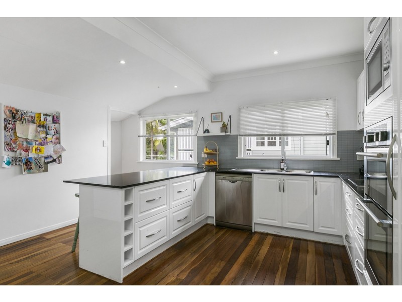 82 Boxgrove Avenue, Wynnum QLD 4178