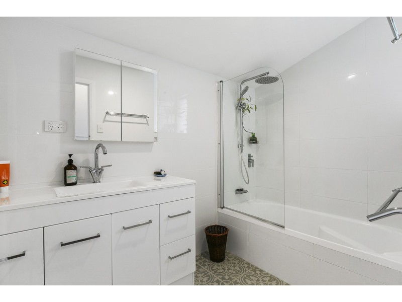 82 Boxgrove Avenue, Wynnum QLD 4178