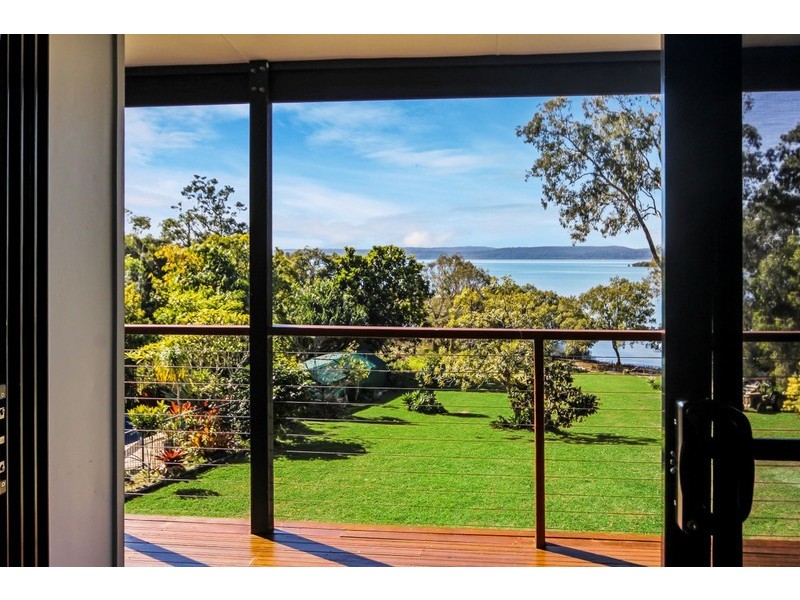 10-14 Weeroona Avenue, Macleay Island QLD 4184