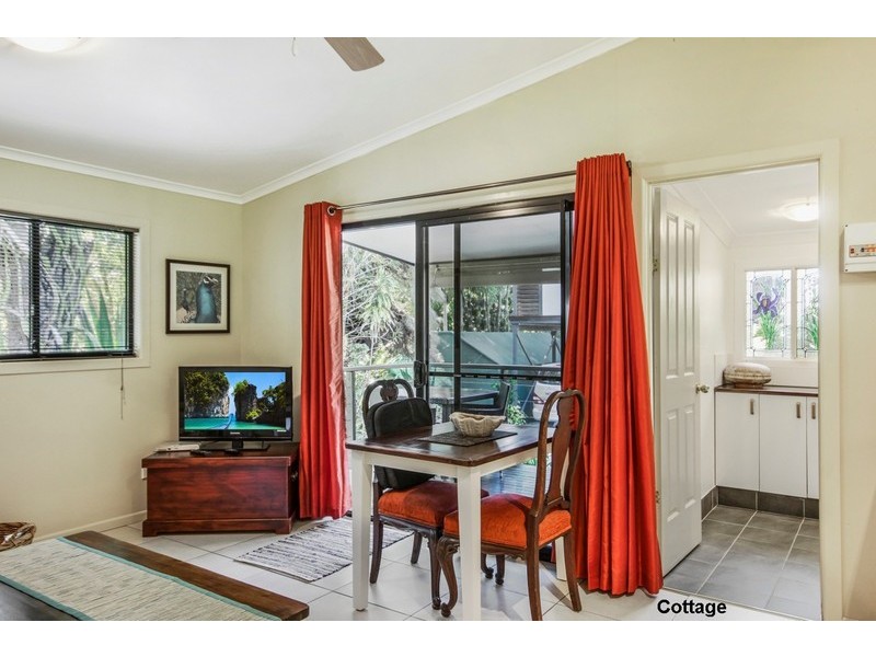 10-14 Weeroona Avenue, Macleay Island QLD 4184