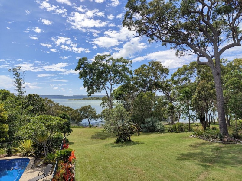 10-14 Weeroona Avenue, Macleay Island QLD 4184