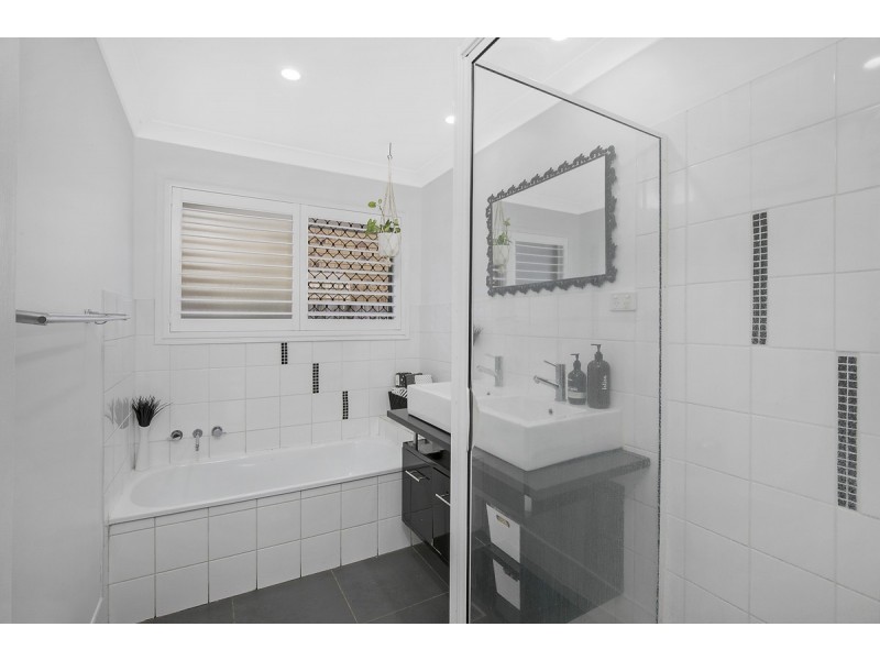 100 Crotona Road East, Alexandra Hills QLD 4161