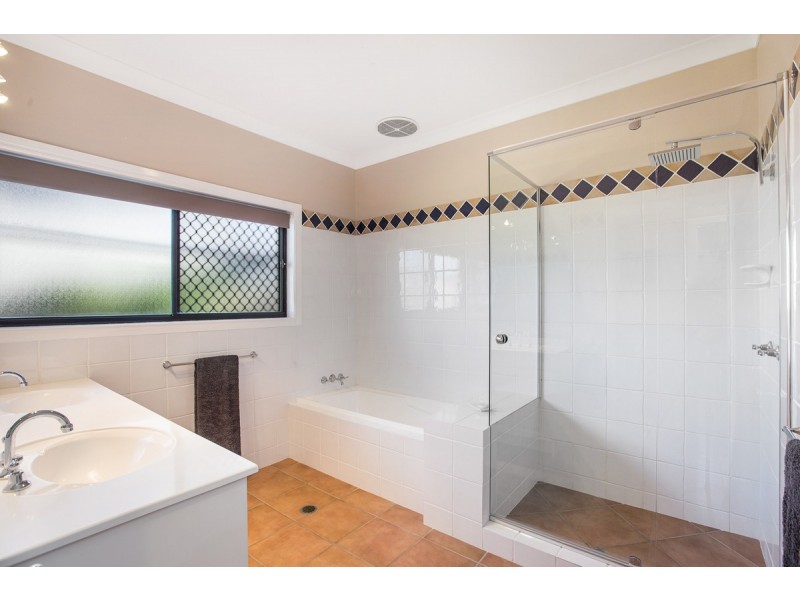 4 Lookout Court, Victoria Point QLD 4165