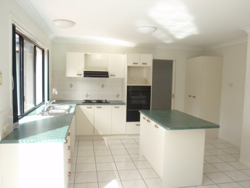 2 Eastcote Lane, Wellington Point QLD 4160
