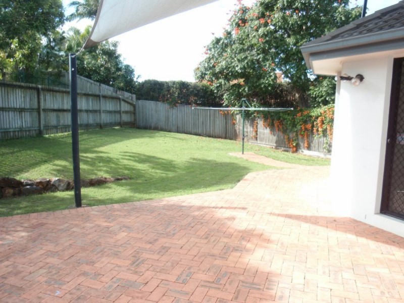 2 Eastcote Lane, Wellington Point QLD 4160