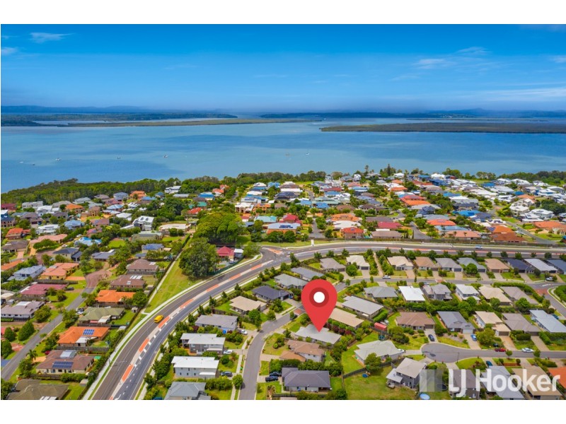 97 Bankswood Drive, Redland Bay QLD 4165