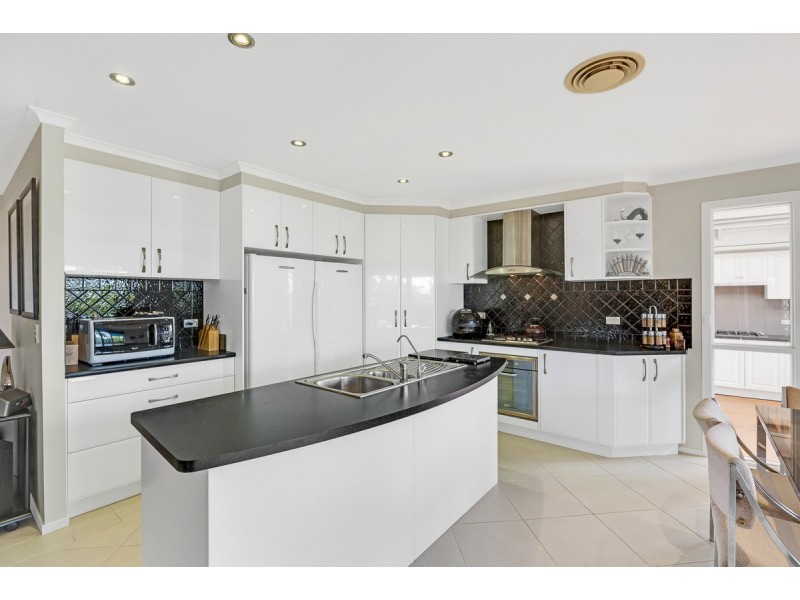 7 Moreton View Parade, Redland Bay QLD 4165