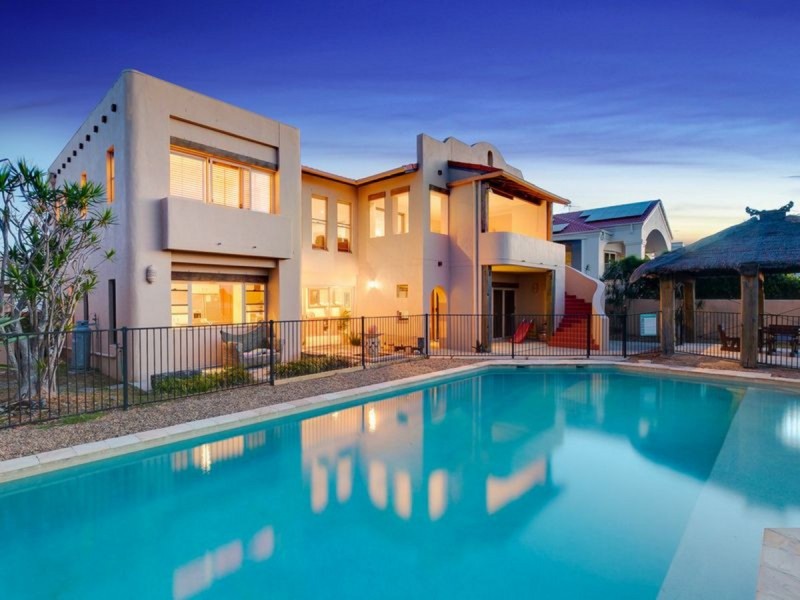 35 Raby Bay Boulevard, Cleveland QLD 4163