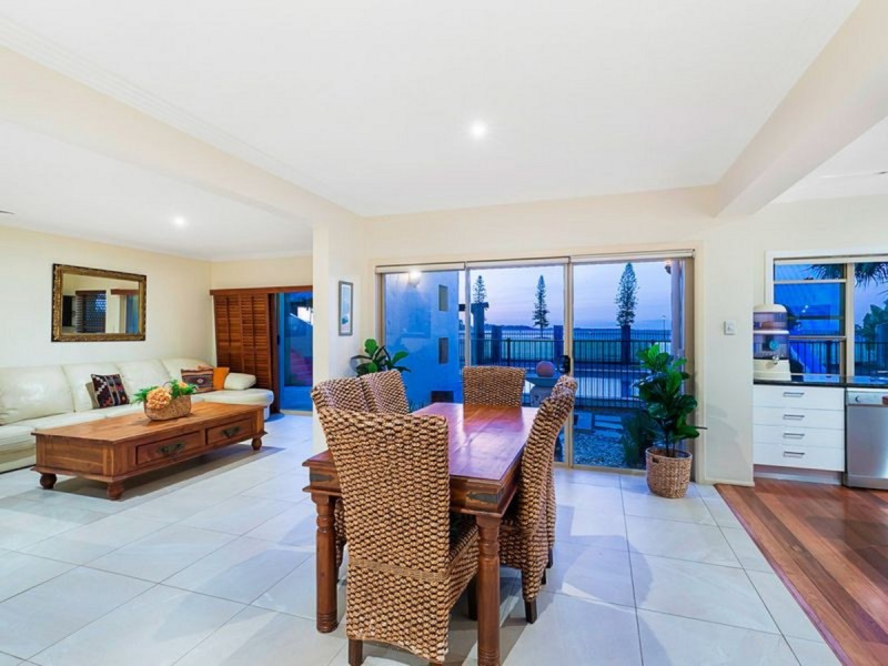 35 Raby Bay Boulevard, Cleveland QLD 4163
