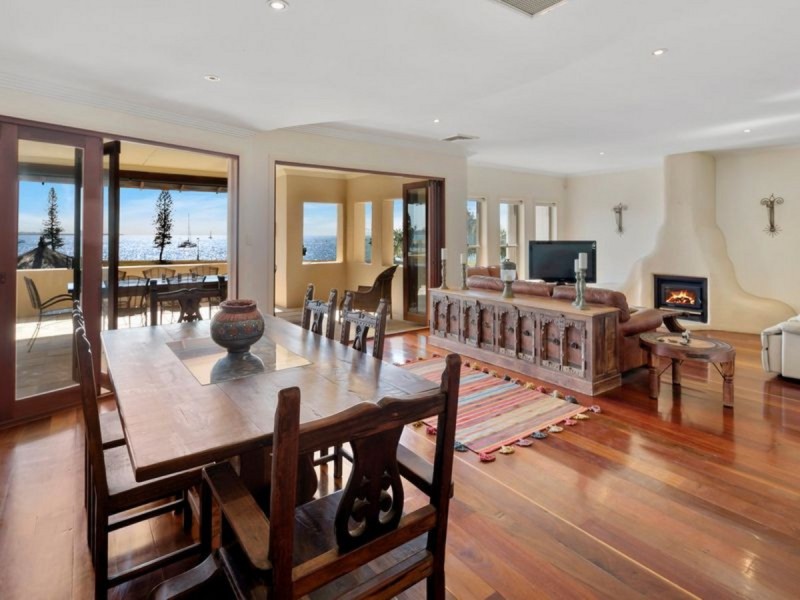35 Raby Bay Boulevard, Cleveland QLD 4163