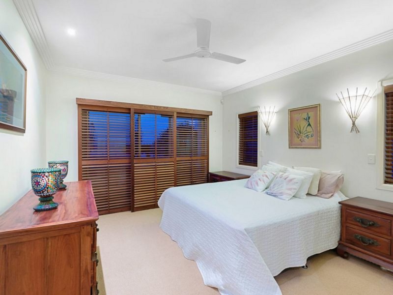 35 Raby Bay Boulevard, Cleveland QLD 4163