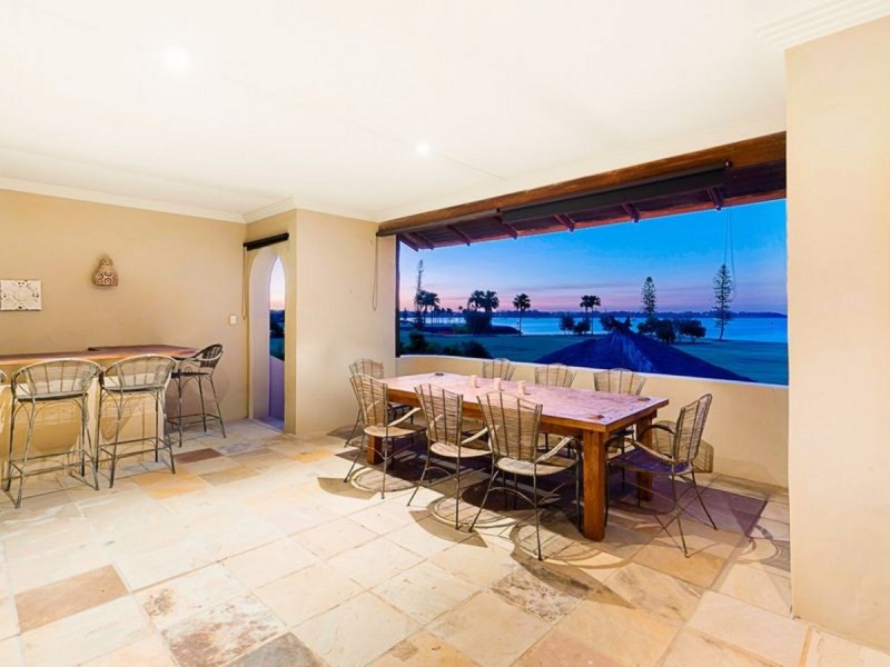 35 Raby Bay Boulevard, Cleveland QLD 4163