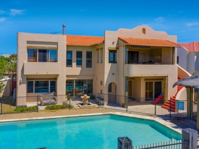 35 Raby Bay Boulevard, Cleveland QLD 4163
