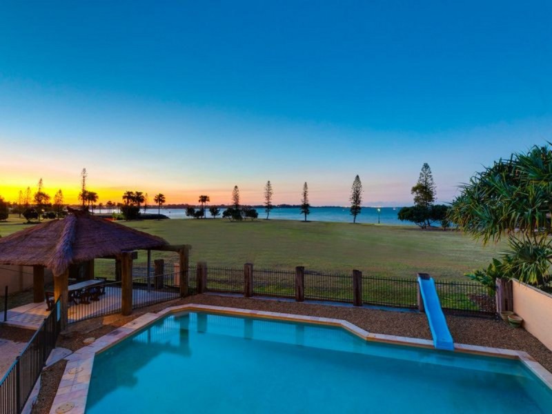 35 Raby Bay Boulevard, Cleveland QLD 4163