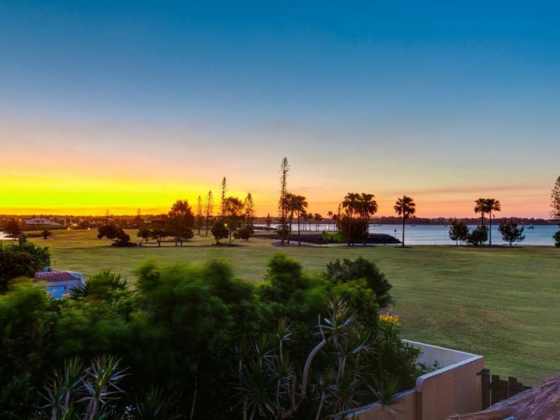 35 Raby Bay Boulevard, Cleveland QLD 4163