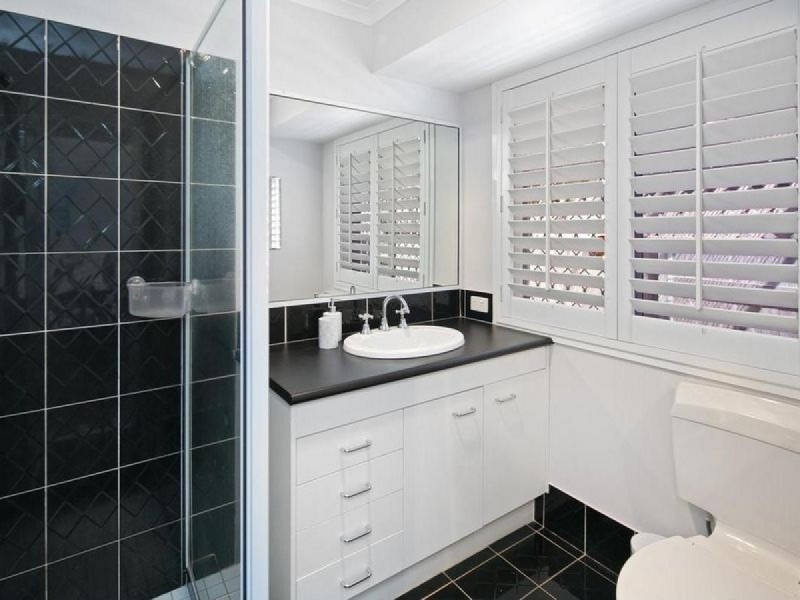 2 Raven Street, Victoria Point QLD 4165