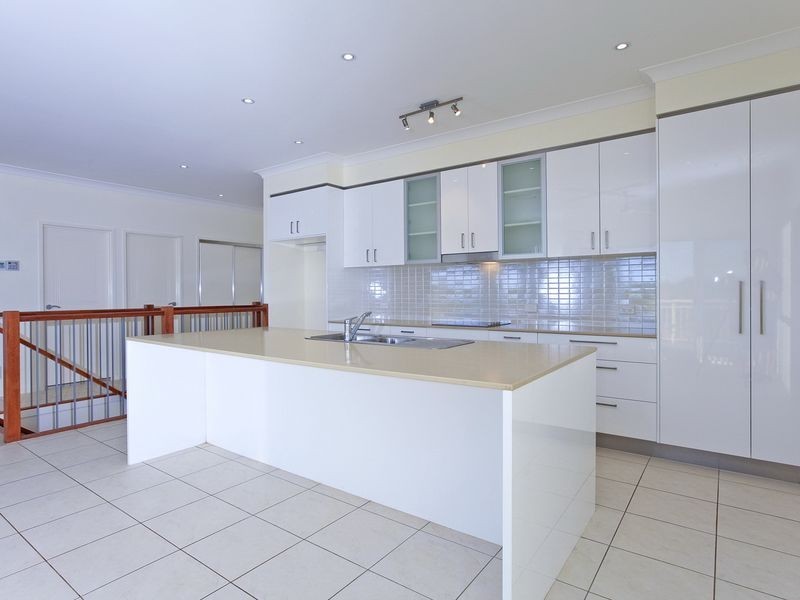 9 Omac Street, Redland Bay QLD 4165